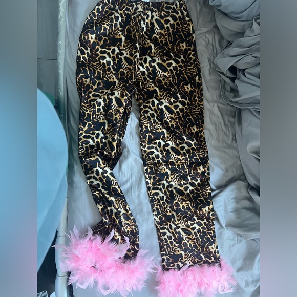 Brand new cheetah satin set with pink feathers size 4 - Picture 3 of 7